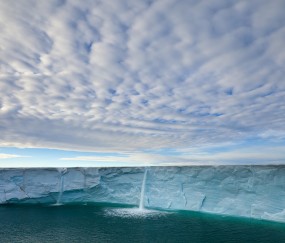 小孩发烧吃氨麻美退烧药吗